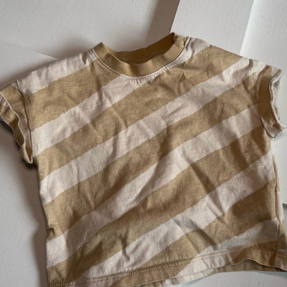 H&M Tan and Cream Short Sleeve Tee with Cropped Length